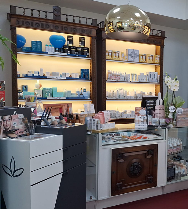 Interno Farmacia Sacro Cuore Via Terrasanta
